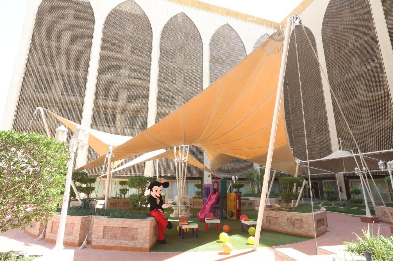 Radisson Blu Hotel, Riad Exterior foto