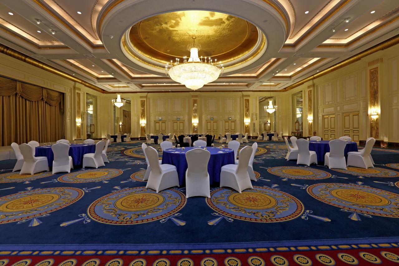Radisson Blu Hotel, Riad Exterior foto